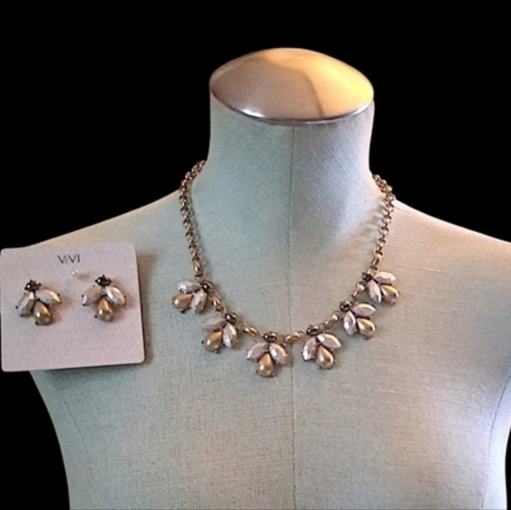 Vivi Elegant Necklace And Earring Set 14$